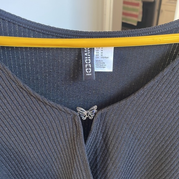 Butterfly Crop Top 🩷✨ Sz M - Picture 5 of 7